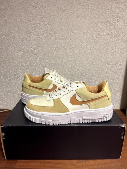 Nike Air Force 1 Low Pixel Sail Coconut Milk (W) maat 37.5, Kleding | Dames, Schoenen, Nieuw, Sneakers of Gympen, Wit, Ophalen of Verzenden