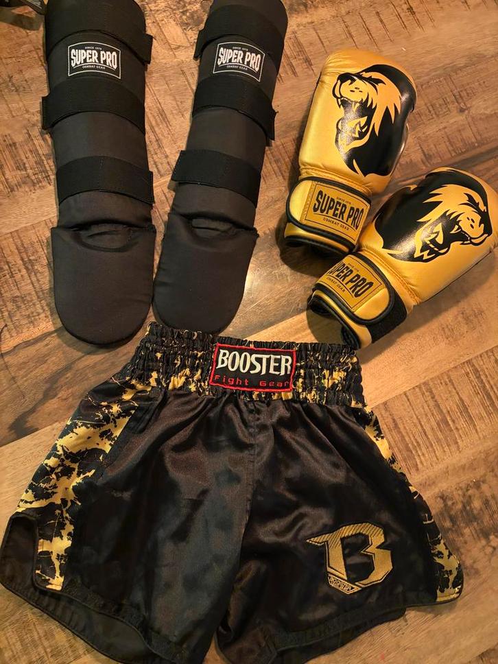 Kickbox set Superpro & broekje Booster 110-134 *nieuw*, Sport en Fitness, Vechtsporten en Zelfverdediging, Nieuw, Overige, Vechtsportbescherming
