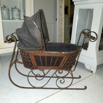 Antieke brocante vintage poppenwagen / arrenslee beschikbaar voor biedingen
