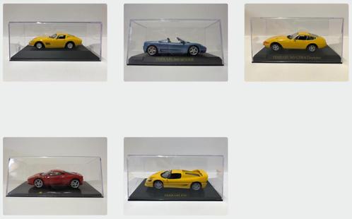 Ferrari modelauto’s in display box, 5 x, Hobby en Vrije tijd, Modelauto's | 1:43, Zo goed als nieuw, Auto, Overige merken, Ophalen of Verzenden