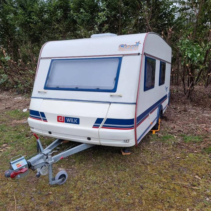 Wilk Caravan, Caravans en Kamperen, Caravans, Particulier, tot en met 3, 750 - 1000 kg, Rondzit, Wilk, Kachel, Luifel, Ophalen