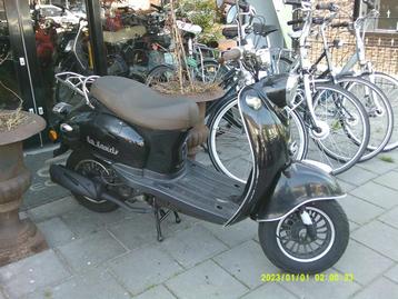 La soures model new flash 50 leuk klein scootertje beschikbaar voor biedingen