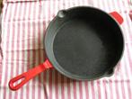 Gietijzeren braadpan Ø 26,5 cm rood., Ophalen of Verzenden, Zo goed als nieuw, Koekenpan of Braadpan, Keramische plaat