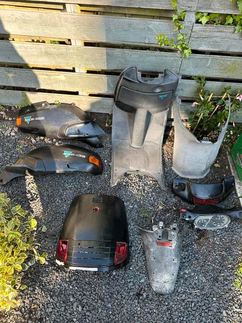 2x piaggio skipper 125cc kappenset +onderdelen zwart + blauw, Fietsen en Brommers, Brommeronderdelen | Algemeen, Kap, Ophalen of Verzenden