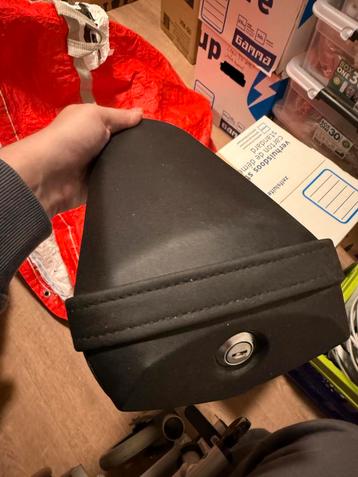 Yamaha R1M Zadel - Origineel nieuw beschikbaar voor biedingen