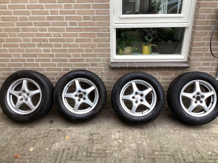 Winterbanden met lichtmetalen velgen 215x60 R16 steek 5x108, Auto-onderdelen, Banden en Velgen, Velg(en), Winterbanden, 16 inch
