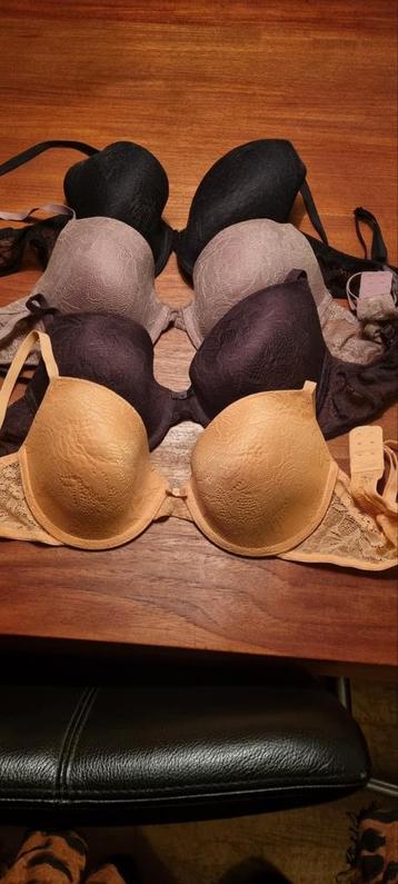 4 b.h.'s merk Primarkt  maat 85B ZGAN. beschikbaar voor biedingen