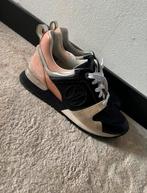 Louis vuitton run a way sneaker orgineel, Kleding | Dames, Schoenen, Ophalen, Zo goed als nieuw, Sneakers of Gympen
