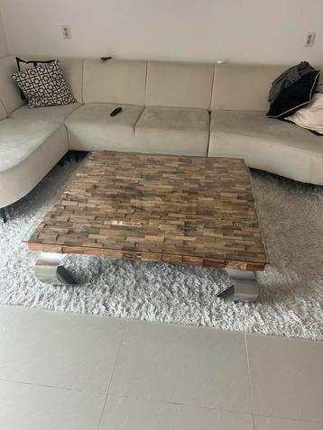 Houten Salontafel met glas 120 cm bij 120 cm beschikbaar voor biedingen