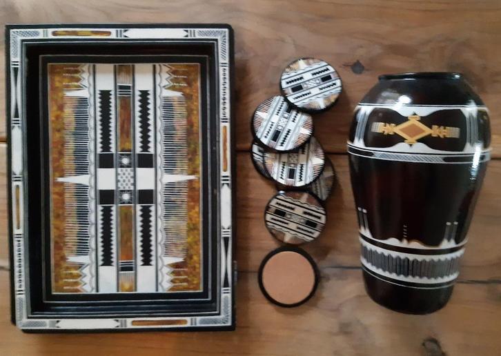 Dienblad, vaas en 8 onderzetters uit Niger in West-Afrika, Huis en Inrichting, Woonaccessoires | Vazen, Gebruikt, Overige kleuren