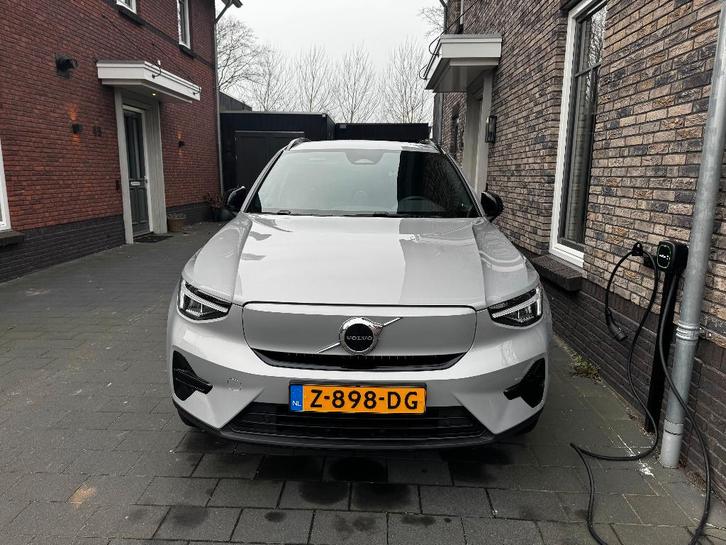 Volvo XC40 Recharge Full Electric Essential 2024, Auto's, Volvo, Particulier, XC40, Achteruitrijcamera, Airbags, Airconditioning