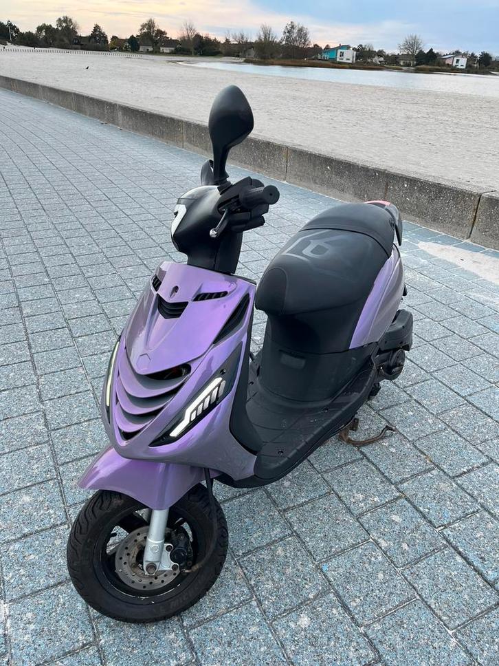 Nette zip 80cc uit 2016, Fietsen en Brommers, Scooters | Piaggio, Zo goed als nieuw, Zip, Benzine, Ophalen of Verzenden