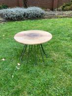 Massief houten ronde tafel met stevige ijzeren poten, Huis en Inrichting, Tafels | Bijzettafels, Ophalen, Minder dan 45 cm, Gebruikt