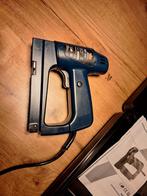 Elecktrische nietpistool voor T-nagels en nieten, Doe-het-zelf en Verbouw, Gereedschap | Overige machines, Ophalen of Verzenden