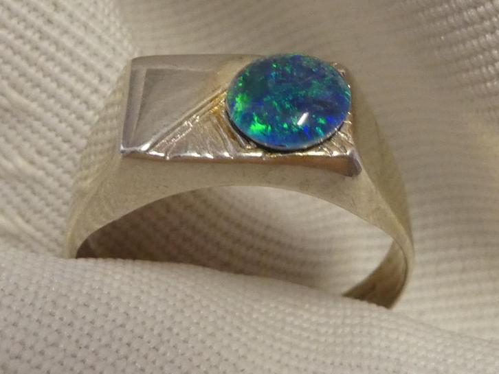 Zilveren ring met Australische opaal, Sieraden, Tassen en Uiterlijk, Ringen, Nieuw, Dame, 20 of groter, Zilver, Zilver, Verzenden