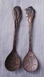 twee verzilverde lepeltjes met bloemen, Antiek en Kunst, Antiek | Bestek, Ophalen of Verzenden