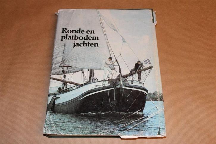 Boek over Ronde- en Platbodemjachten, Boeken, Hobby en Vrije tijd, Gelezen, Tekenen en Schilderen, Ophalen of Verzenden