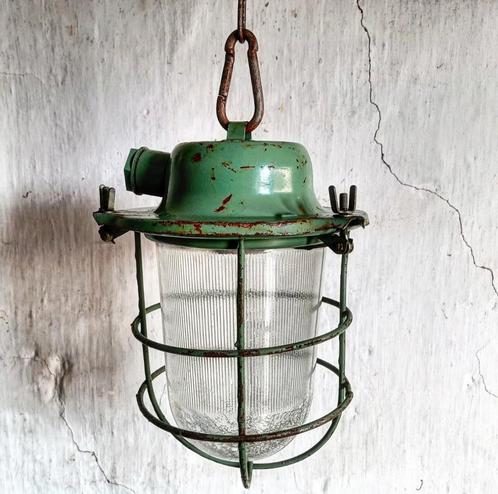 2X Vintage jaren 50 groene kooi bunkerlampen (Sovjet Unie), Huis en Inrichting, Lampen | Hanglampen, Gebruikt, Minder dan 50 cm