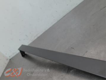 Schuifdeur Rail rechts van een Fiat Doblo beschikbaar voor biedingen