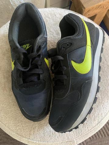 Nike schoenen, “krijgt een geleg kleur door de foto” beschikbaar voor biedingen