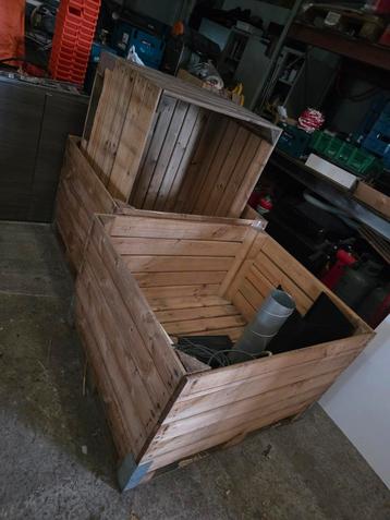 3 Houten Kuub Kisten 100x120x75 beschikbaar voor biedingen