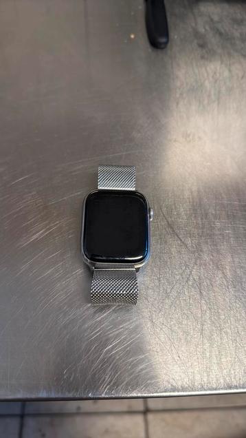 APPLE WATCH series 7 45mm beschikbaar voor biedingen