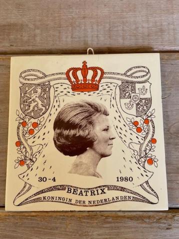 Herinnerings tegel kroning Beatrix koningin. 1980. RABObank. beschikbaar voor biedingen