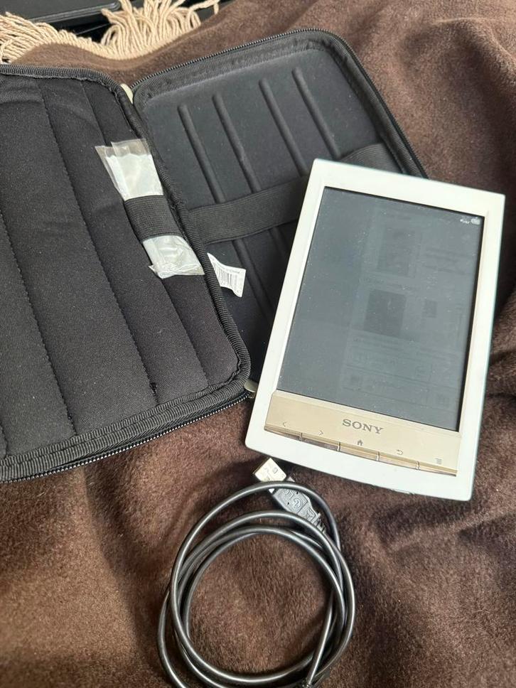 Sony PRS-T1 E-reader + 500 boeken, case en oplader, Computers en Software, E-readers, Gebruikt, 6 inch of minder, 4 GB of minder