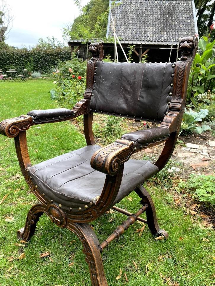 Antieke ridderstoel / Dagobertstoel –leeuwenkoppen, Antiek en Kunst, Antiek | Meubels | Stoelen en Banken, Ophalen