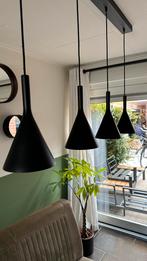 Zwarte hanglamp met 4 lampen, Huis en Inrichting, Lampen | Hanglampen, Ophalen, Zo goed als nieuw, Metaal, 75 cm of meer