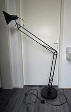 Zwart metalen vloerlamp, Huis en Inrichting, Lampen | Vloerlampen, Ophalen, Zo goed als nieuw