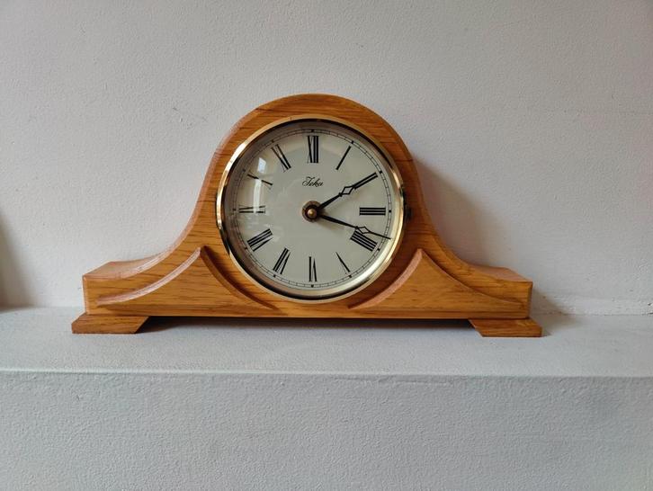 Klassieke Jeka Tafelklok - Eikenhout & Romeinse cijfers, Antiek en Kunst, Antiek | Klokken, Ophalen of Verzenden