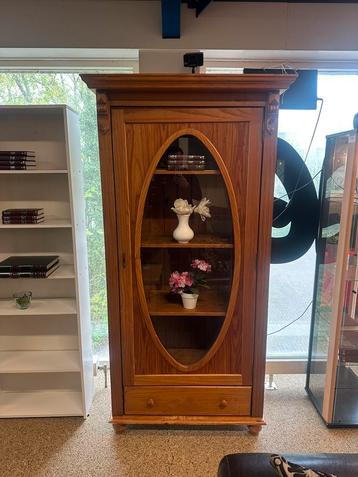 Vitrinekast grenen 190x96x49cm beschikbaar voor biedingen