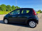 Peugeot 107 1.0 Active 5DRS 2014 Zwart, Auto's, Peugeot, Voorwielaandrijving, Stof, Zwart, 4 stoelen