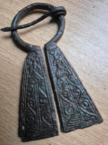 Viking fibula brons bodemvondst 9de/ 10de eeuw beschikbaar voor biedingen