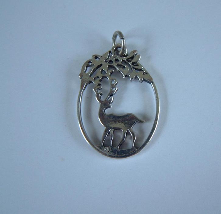 sierlijk hangertje hanger met hertje hert, Sieraden, Tassen en Uiterlijk, Kettinghangers, Zilver, Dier, Ophalen of Verzenden