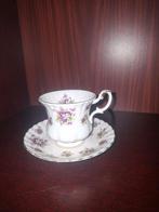 Royal Albert Kop en Schotel - Sweet Violets, Huis en Inrichting, Keuken | Servies, Ophalen of Verzenden, Gebruikt, Porselein, Kop(pen) en/of Schotel(s)