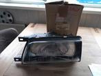 Nieuw in doos: Koplamp - Links - Nissan Sunny N13 -Origineel, Verzenden