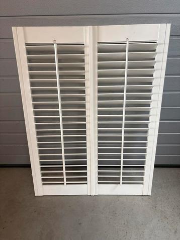 Witte Houten Shutters teab beschikbaar voor biedingen