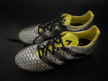 Adidas voetbalschoenen maat 42 beschikbaar voor biedingen