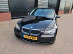 MOTOR KAPOT!! BMW 3-Serie 2.0 318 I Touring 2008 Zwart, Auto's, BMW, Achterwielaandrijving, Zwart, Origineel Nederlands, Handgeschakeld