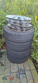 Fiat 500 Winterbanden met Velgen en Wieldoppen 185/55/R15, Auto diversen, Ophalen, Gebruikt