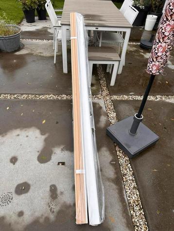 Nieuwe MDF Plinten - 2.40m lang beschikbaar voor biedingen