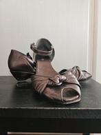 Schattige tiptoe sandaaltjes met klein hakje bruin brons 38, Ophalen of Verzenden, Gedragen