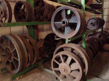 02406 vliegwiel van 30 tot 60 cm industrieel vintage beschikbaar voor biedingen