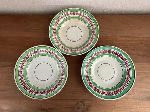 Diepe borden Regout decor mij onbekend, Antiek en Kunst, Antiek | Servies los, Ophalen of Verzenden