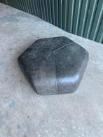 Leolux Guadalupe poef zeshoek met wielen 90cm grijs, Gebruikt, Leer, Rechthoekig, 75 tot 100 cm