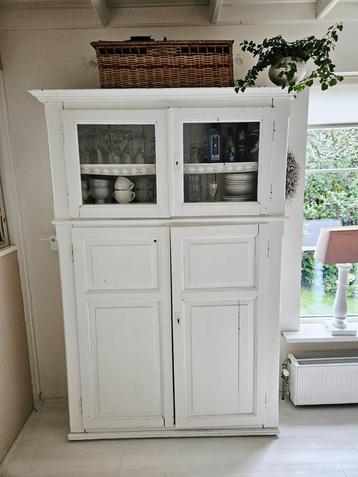 Antieke witte brocante Franse schoolkast beschikbaar voor biedingen