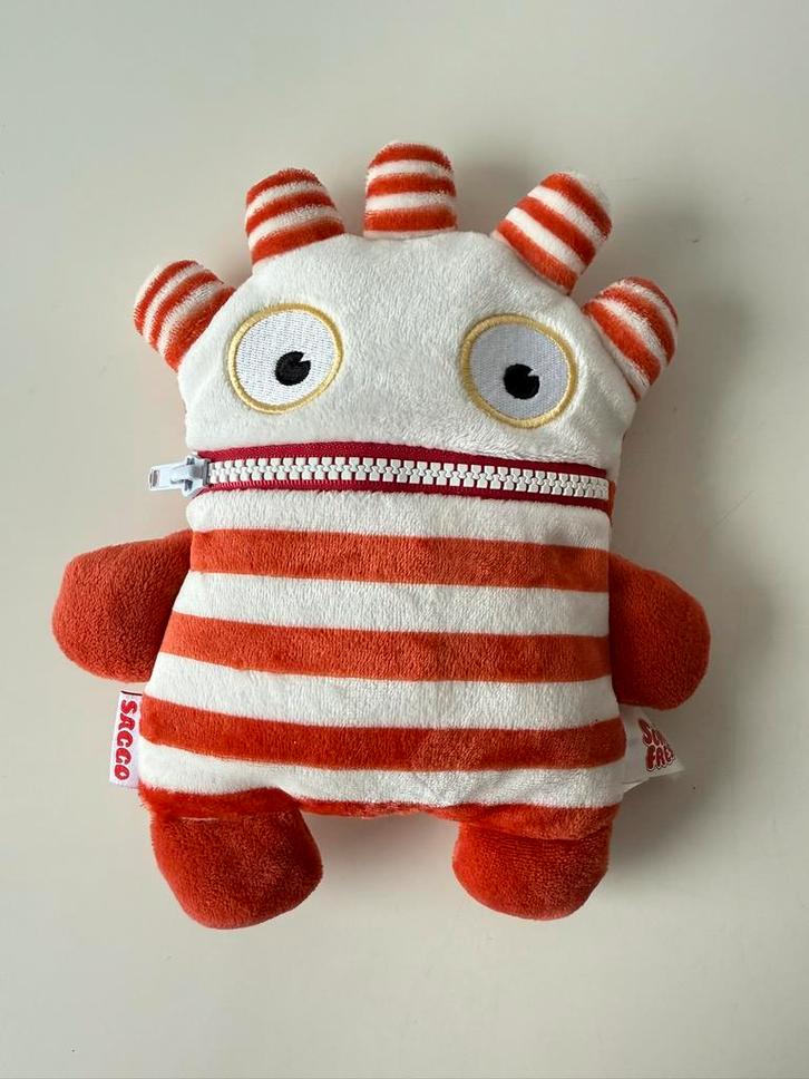 Knuffel zorgenvriendje Saggo rood/wit / Sorgenfresser, Kinderen en Baby's, Speelgoed | Knuffels en Pluche, Zo goed als nieuw, Overige typen