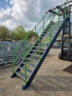 Stalen trap groen/blauw. Hoog 3,25 mtr. Nob134, Doe-het-zelf en Verbouw, Ladders en Trappen, Ophalen, Zo goed als nieuw, 2 tot 4 meter